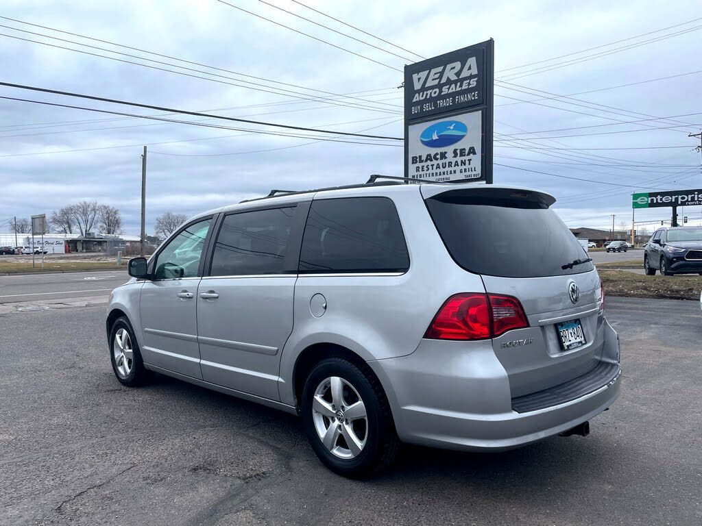 Image 2011 Volkswagen Routan Se