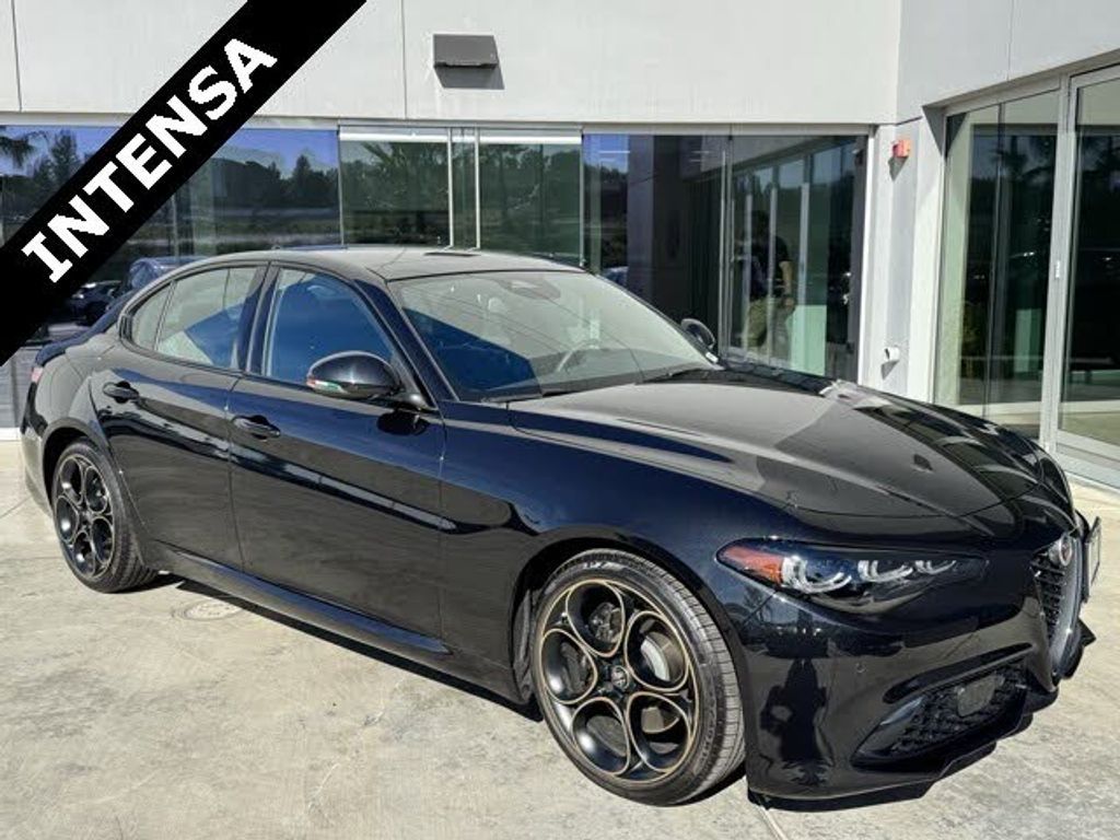 2025 Alfa romeo Giulia Intensa rwd