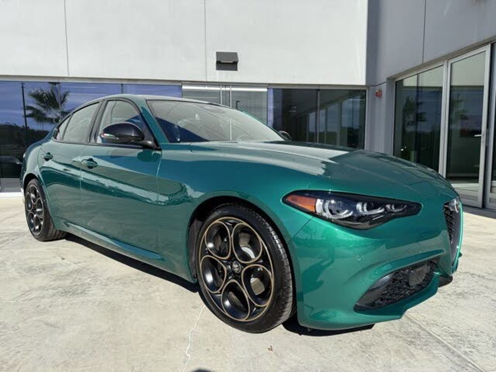 2025 Alfa romeo Giulia Intensa rwd