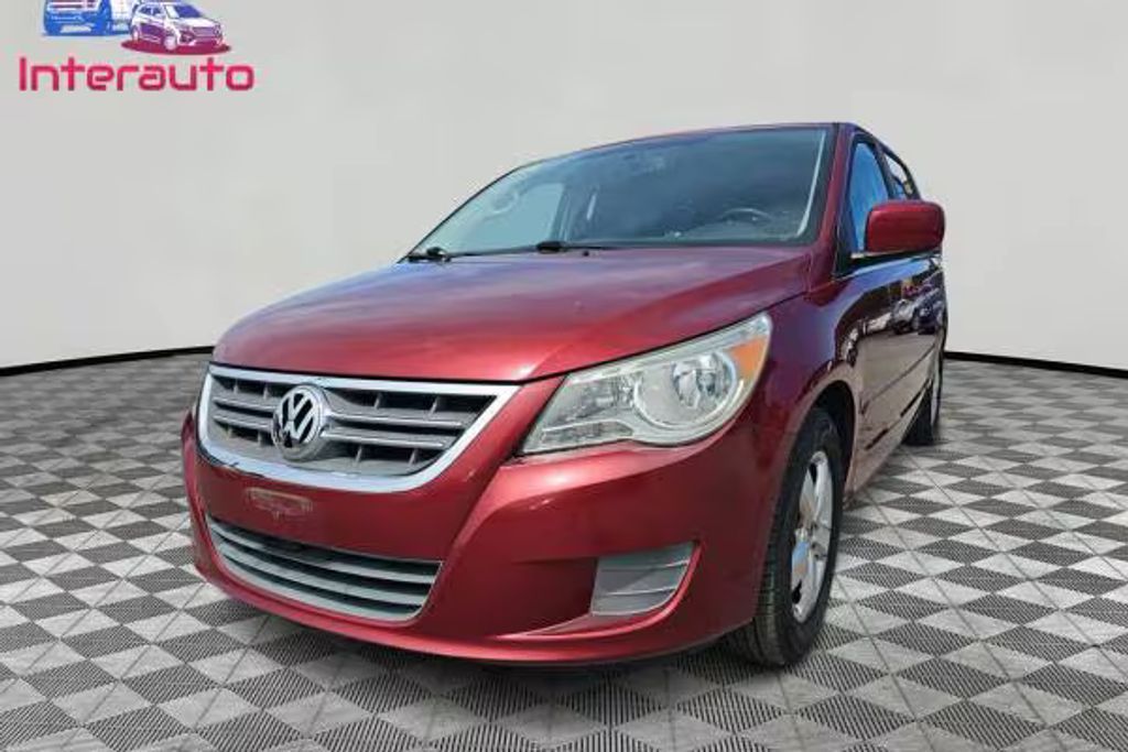 2011 Volkswagen Routan Se