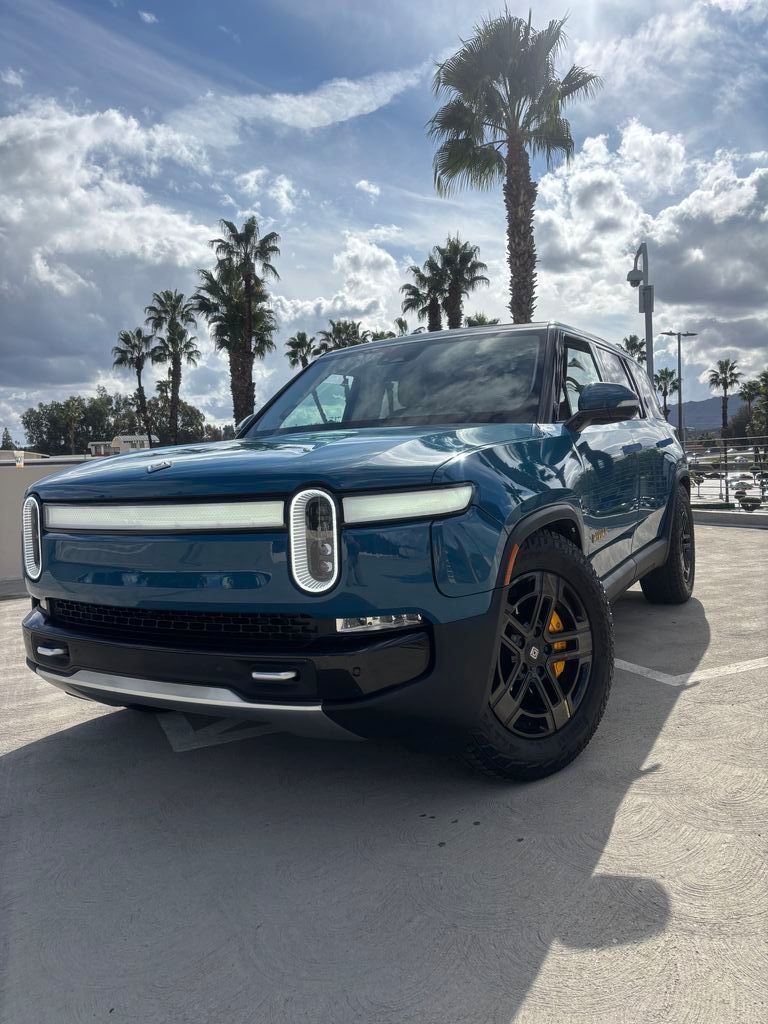 2023 Rivian R1s Adventure