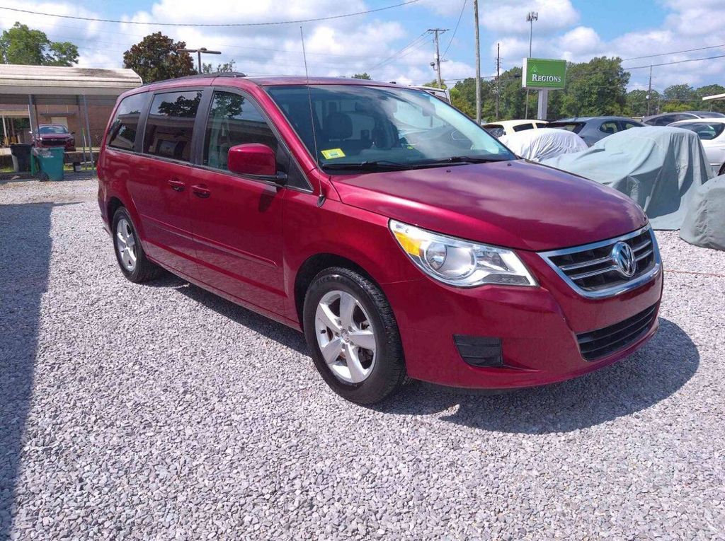 2011 Volkswagen Routan Se