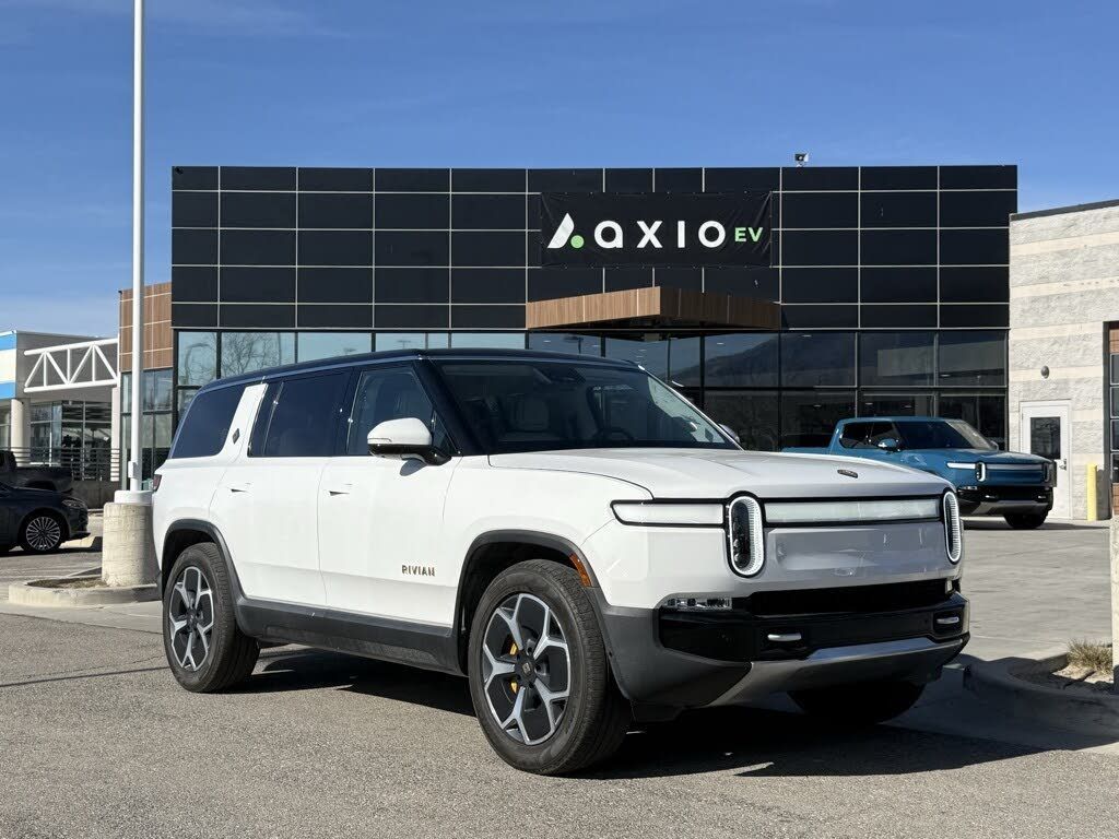2023 Rivian R1S Adventure