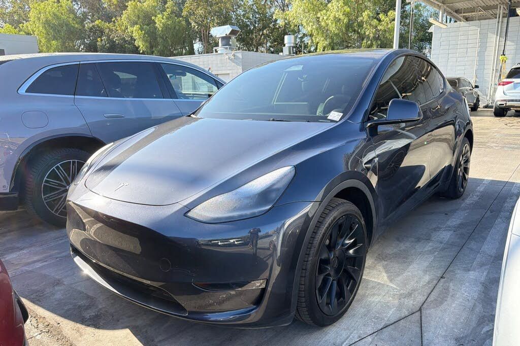 2024 Tesla Model y Long range awd