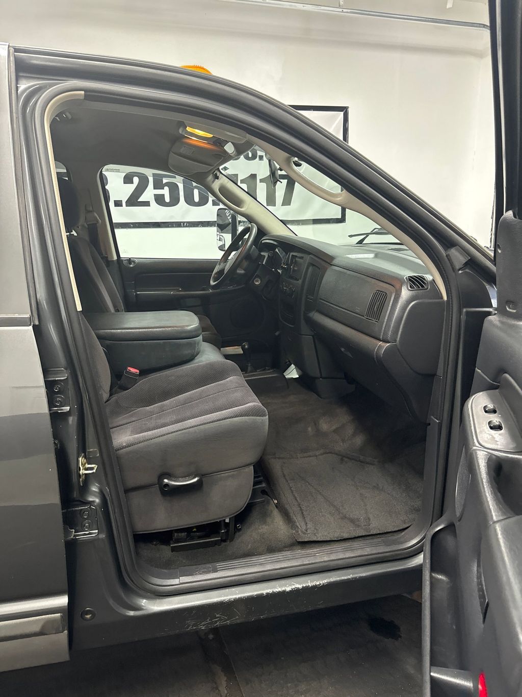 Image 2004 Dodge Ram 3500 truck Slt