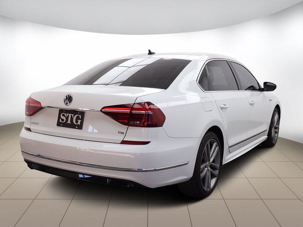 Image 2017 Volkswagen Passat R-line