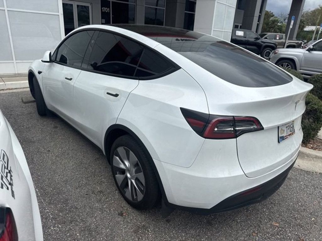 Image 2024 TESLA Model Y Long range