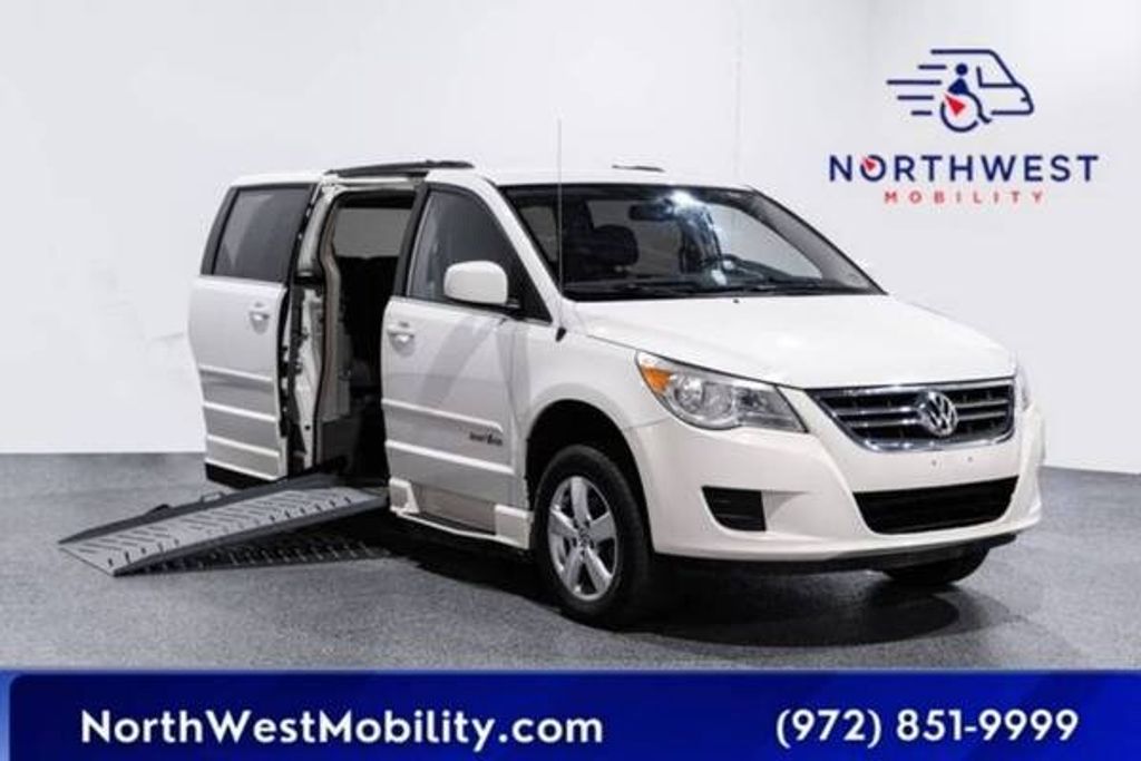 2011 Volkswagen Routan Se