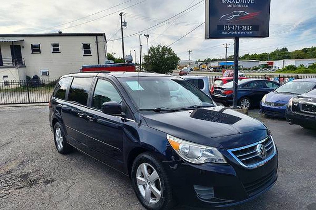 2011 Volkswagen Routan Se