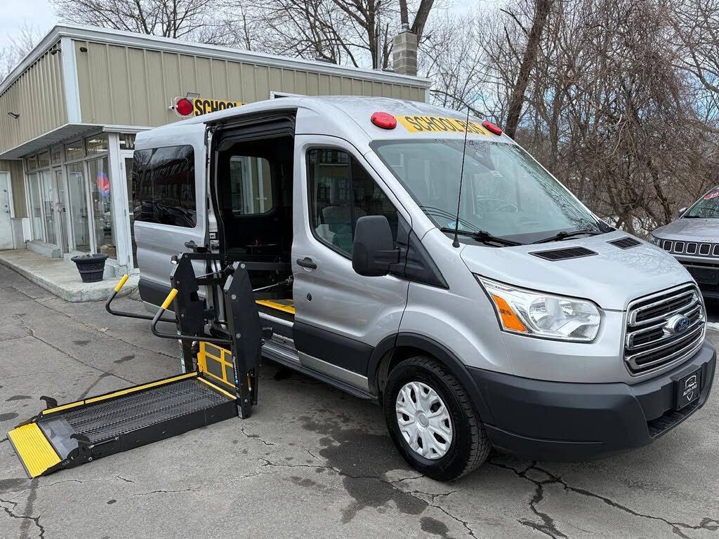 2018 Ford Transit passenger 150 xlt medium roof rwd with sliding passenger-side door