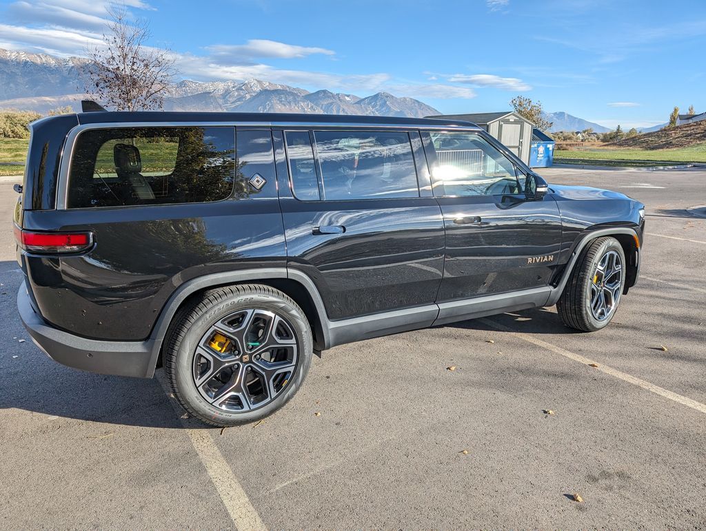 Image 2023 Rivian R1s Launch edition
