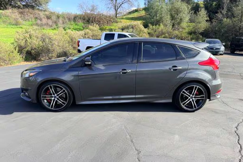 2016 Ford Focus st Base
