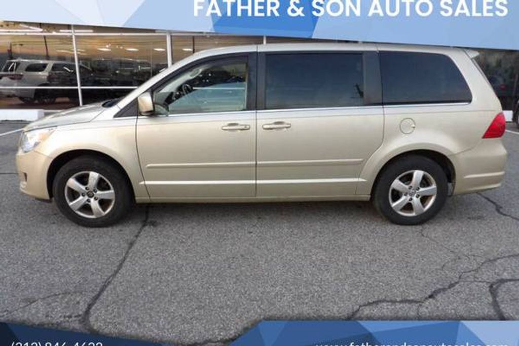 2010 Volkswagen Routan Se