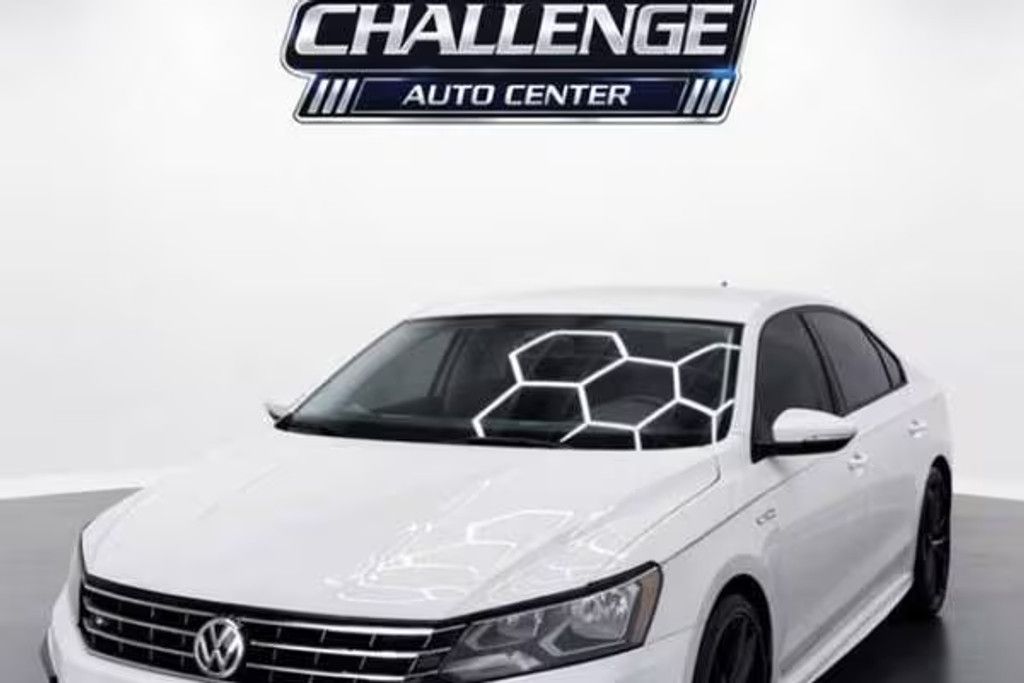 Image 2018 VOLKSWAGEN Passat S, R-Line
