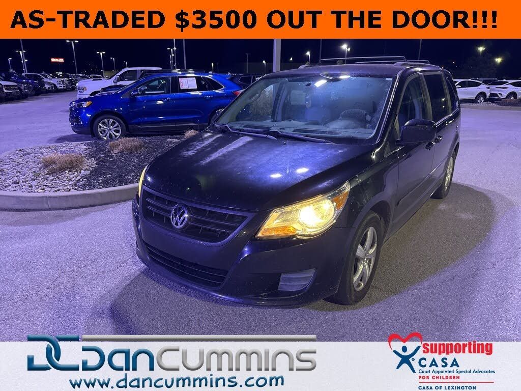 2011 Volkswagen Routan Se