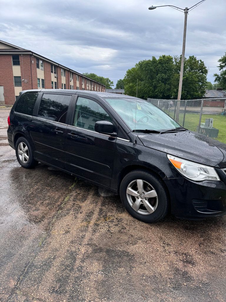 2010 Volkswagen Routan Se