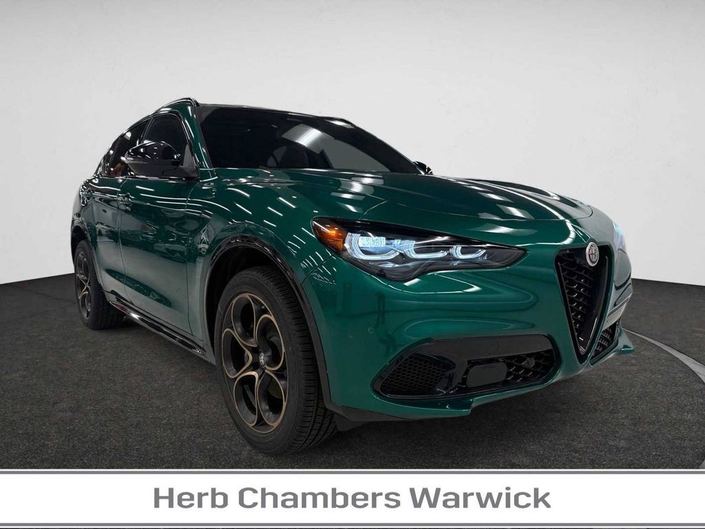 2025 Alfa romeo Stelvio Intensa awd