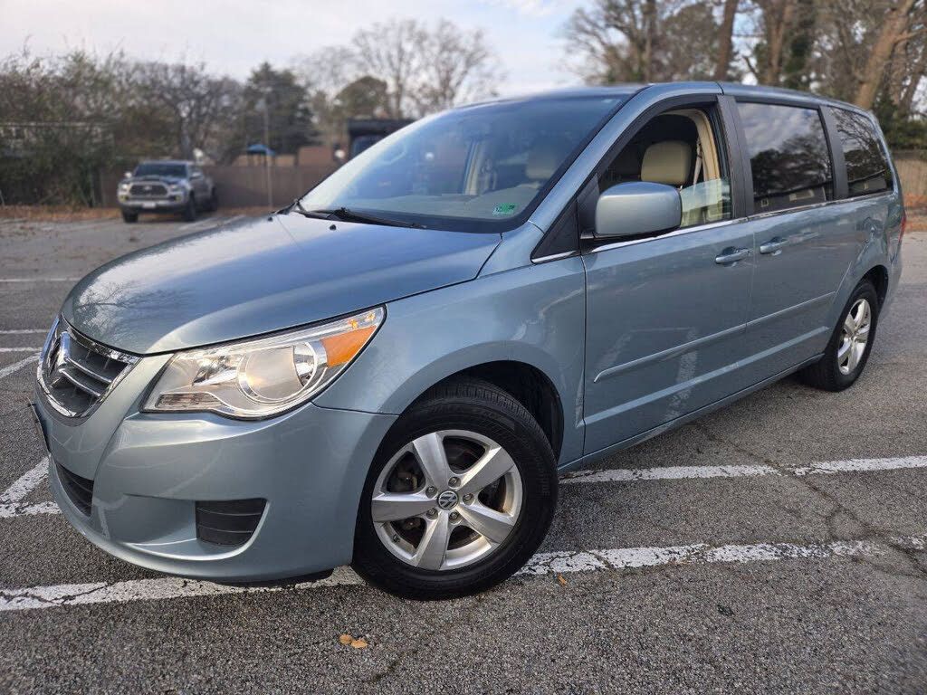 2010 Volkswagen Routan Se