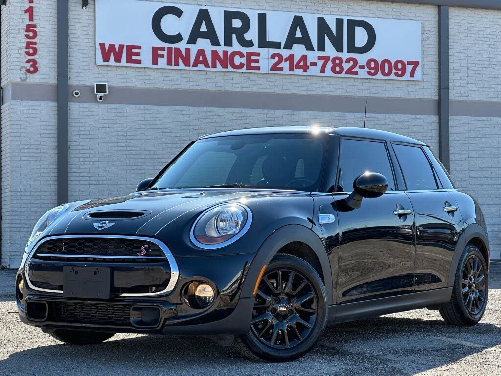 2015 Mini Cooper S 4-door hatchback fwd
