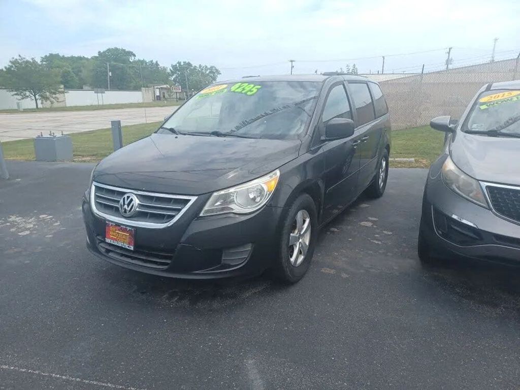 2011 Volkswagen Routan Se