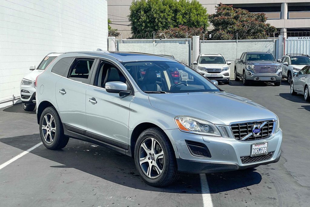 Image 2013 Volvo Xc60 T6 r-design