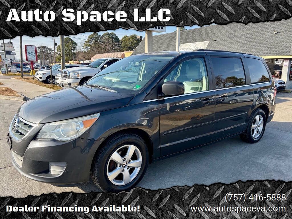 2011 Volkswagen Routan Se