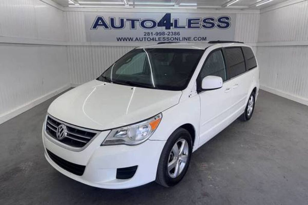 2011 Volkswagen Routan Se
