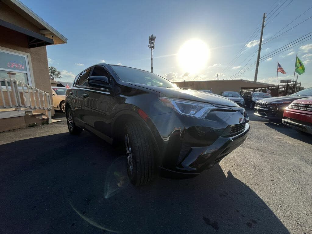 Image 2017 Toyota Rav4 Le